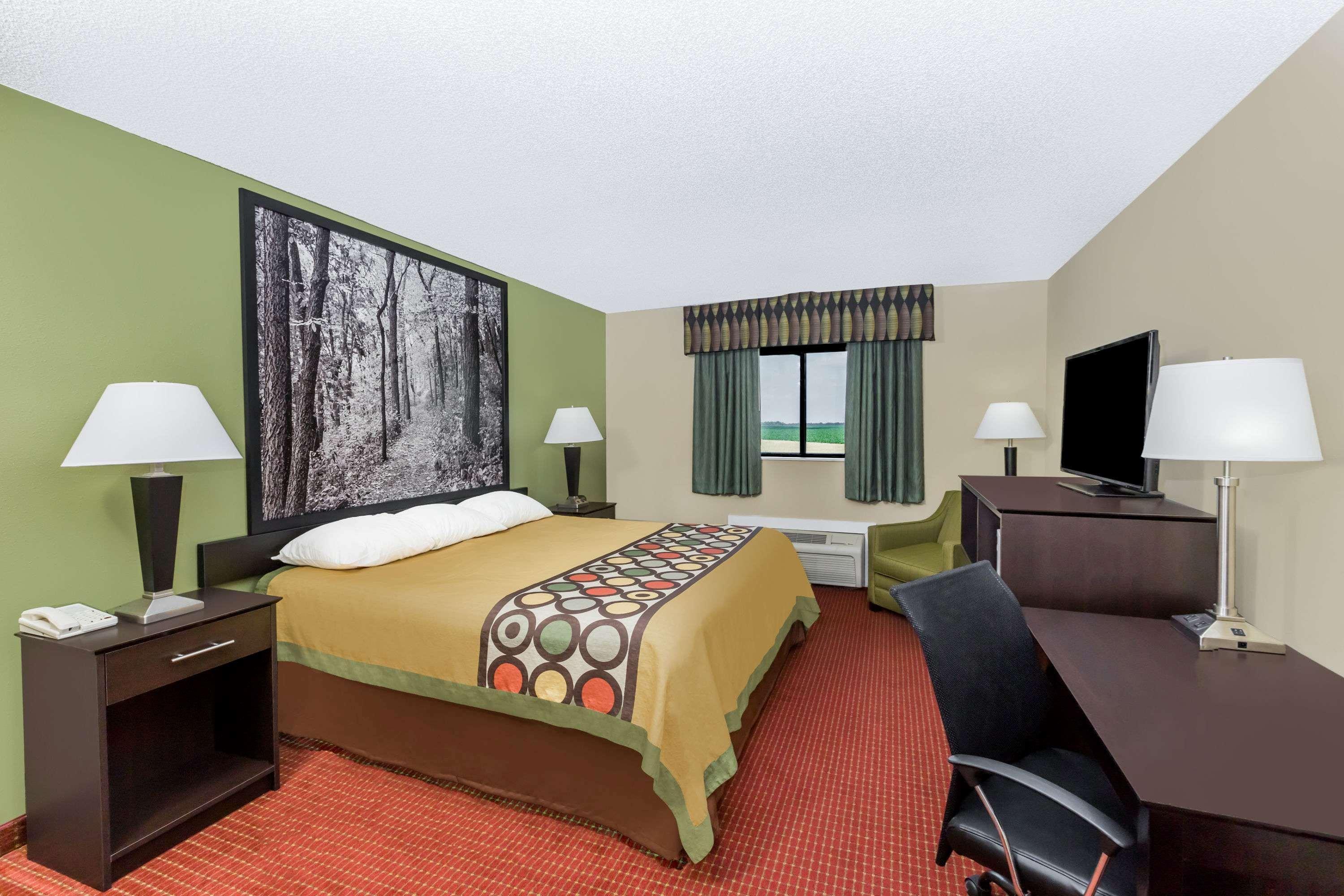 Super 8 By Wyndham Grinnell Ia Екстериор снимка